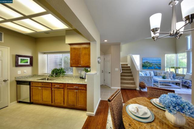 310 Boatswain Ct, Hercules CA: https://media.crmls.org/mediaz/a38482f9-08b2-4cb8-95f8-7a82f408f6c3.jpg