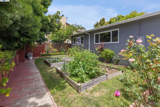 30113 Treeview St, Hayward CA: https://media.crmls.org/mediaz/a3851c85-d67e-4ee9-b309-754303bfb821.jpg