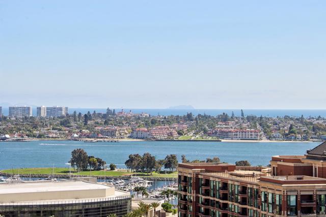 700 Front St, San Diego CA: https://media.crmls.org/mediaz/a3852272-1d64-4e10-bb87-c7c3cffea9c3.jpg