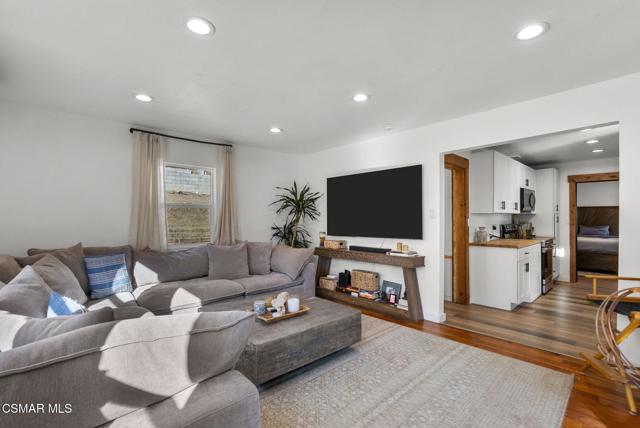 5429 Fairview Place, Agoura Hills CA: https://media.crmls.org/mediaz/a3855d88-621e-463f-936a-564396b0f1eb.jpg