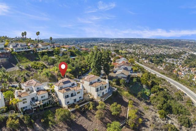 6356 Camino Largo, San Diego CA: https://media.crmls.org/mediaz/a385960a-e7e0-405f-8a66-570140bd22f1.jpg