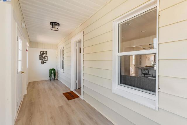 2720 Short St, Oakland CA: https://media.crmls.org/mediaz/a385ef48-2ba7-44c0-b9ef-49265170646c.jpg