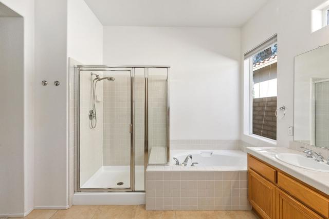 Image 17 of 29 For 77619 Ashberry Court