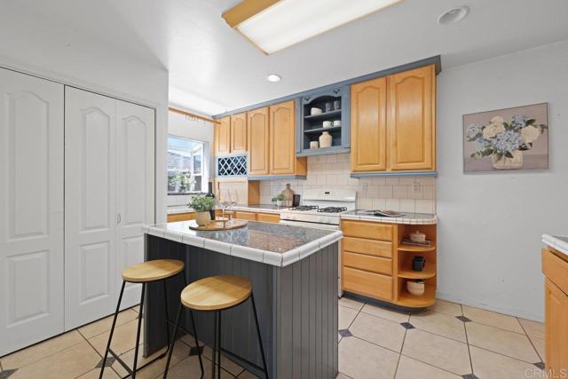 Detail Gallery Image 6 of 16 For 4625 68th St, La Mesa,  CA 91942 - 3 Beds | 2 Baths
