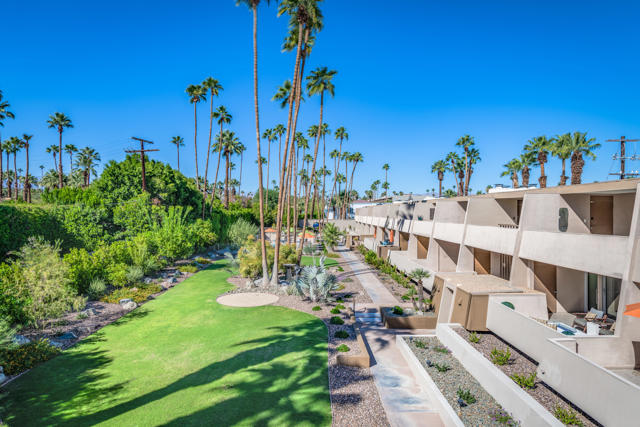 197 W Via Lola, Palm Springs CA: https://media.crmls.org/mediaz/a387dd0b-504a-4b13-9a89-0a537e8cf123.jpg