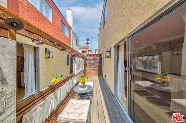 933 17th Street, Santa Monica CA: https://media.crmls.org/mediaz/a38817fa-a6eb-46e2-964b-5829647d2b3e.jpg