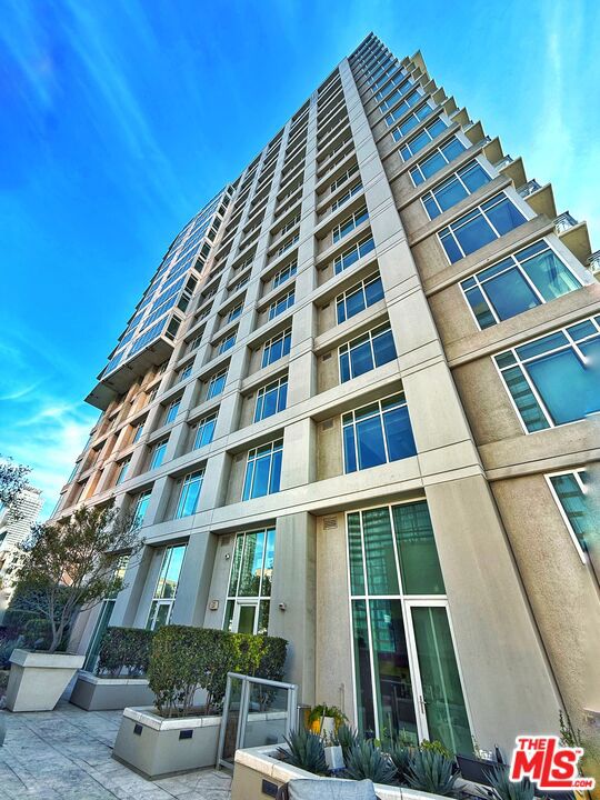 717 W Olympic Boulevard, Los Angeles CA: https://media.crmls.org/mediaz/a3884908-d88f-47cf-beaa-0cd3311fe2e4.jpg