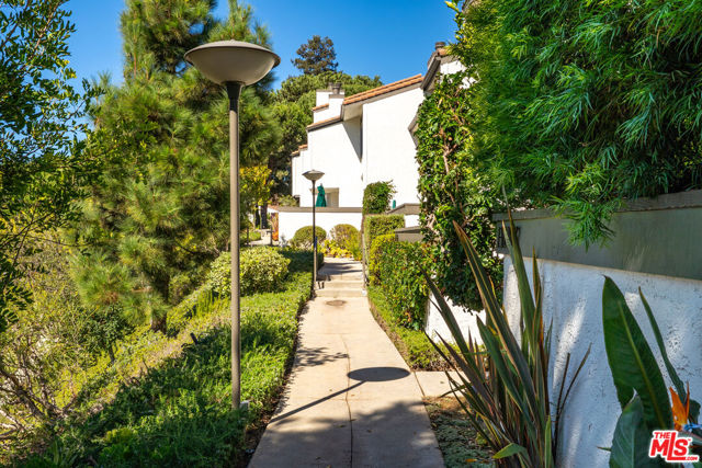 Drew Fenton | 17087 Palisades Circle Pacific Palisades CA | MLS: 7324465