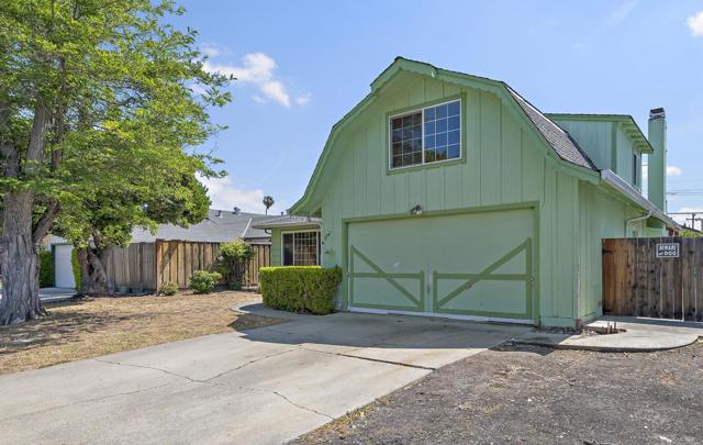 2243 Emmett Court, Santa Clara CA: https://media.crmls.org/mediaz/a388bdd9-08ec-497d-bc4c-db16192a1474.jpg