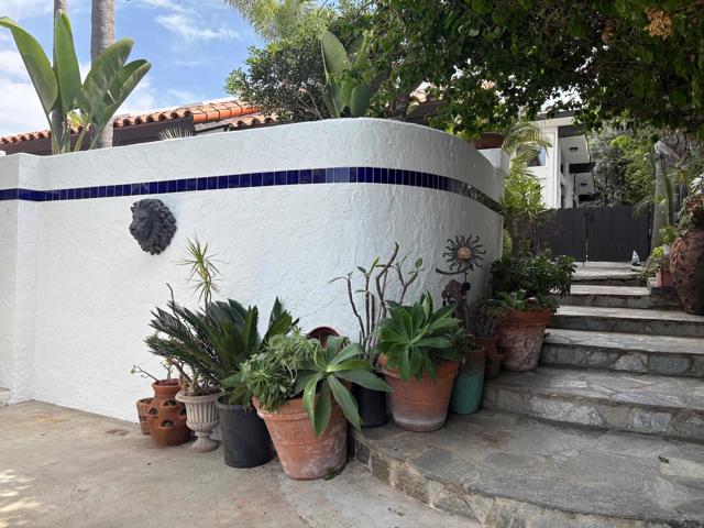 Detail Gallery Image 2 of 24 For 122 S Rios #5,  Solana Beach,  CA 92075 - 3 Beds | 2 Baths