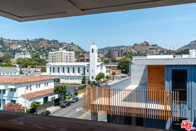 1250 N Fairfax Avenue, West Hollywood CA: https://media.crmls.org/mediaz/a389359e-62cf-4807-8acd-e366c2b4e11e.jpg