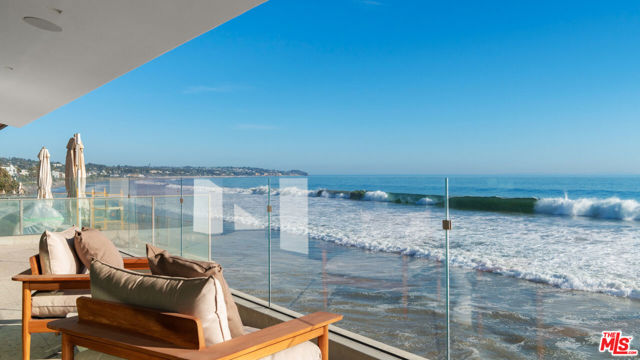 31388 Broad Beach Road, Malibu CA: https://media.crmls.org/mediaz/a3899213-8cba-4731-885d-1afcd65aaf2f.jpg
