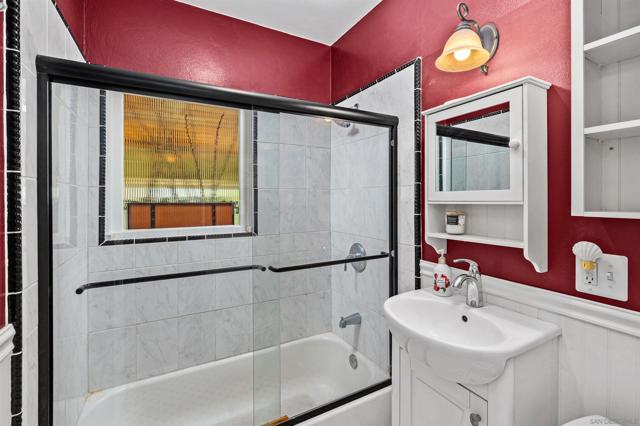 4730 Winona Ave, San Diego CA: https://media.crmls.org/mediaz/a389b74d-84b8-4cc8-b19e-a9be95a2e396.jpg