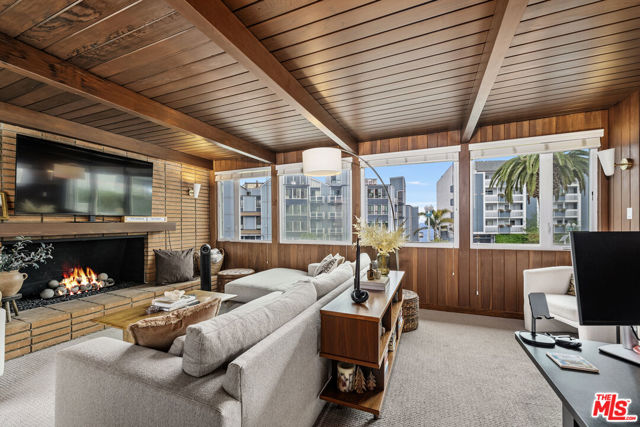 622 Esplanade, Redondo Beach CA: https://media.crmls.org/mediaz/a389e15d-fbd6-4369-8c20-9950591e8d3b.jpg