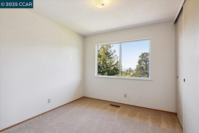 51 Rincon Rd, Kensington CA: https://media.crmls.org/mediaz/a38a89ab-8c7d-435e-b8d9-e5a4e94f7548.jpg