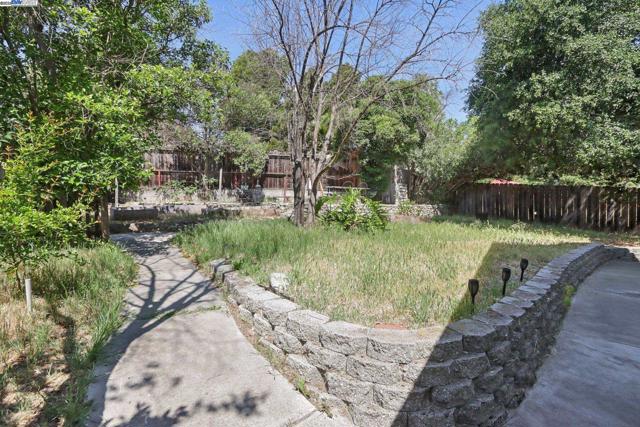 1101 Palm Avenue, Martinez CA: https://media.crmls.org/mediaz/a38a967c-b075-4d92-a637-af4d39c683c7.jpg