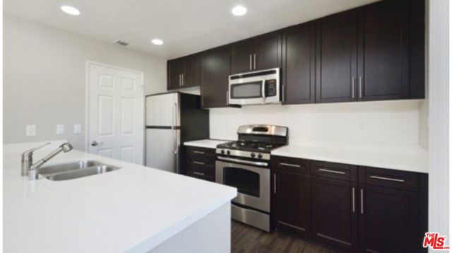 973 WESTCREEK Lane, Westlake Village CA: https://media.crmls.org/mediaz/a38ab7c8-5e8d-4155-99a0-ec1219cdcc9d.jpg