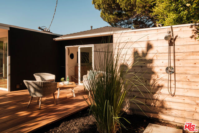 3625 Berryman Avenue, Los Angeles CA: https://media.crmls.org/mediaz/a38b23f0-7fb8-489a-9275-92dd651e4305.jpg