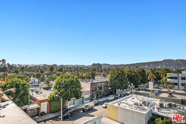 930 S Robertson Boulevard, Los Angeles CA: https://media.crmls.org/mediaz/a38b582b-f1f9-417f-944b-a8b5e108e94a.jpg