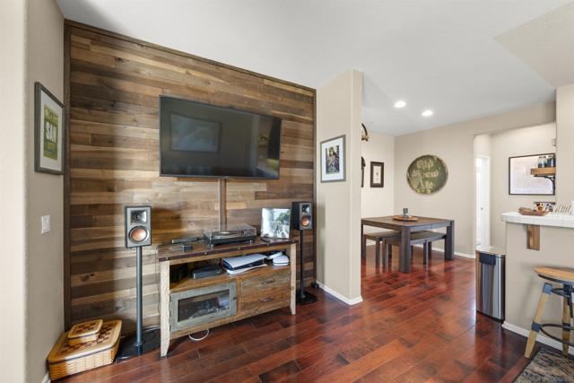 2745 White Pine Ct, Chula Vista CA: https://media.crmls.org/mediaz/a38b76ef-7fef-46d5-910f-0705feb4d68f.jpg