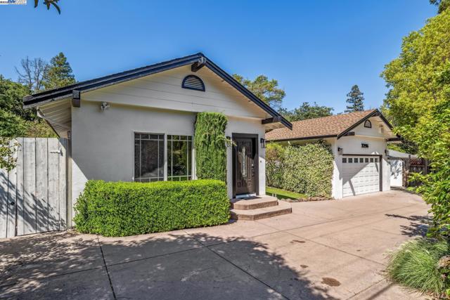 3296 Walnut Ln, Lafayette CA: https://media.crmls.org/mediaz/a38bcb22-d691-4766-ab4b-741185060918.jpg