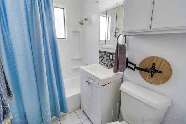 4053 55 Jewell St, San Diego CA: https://media.crmls.org/mediaz/a38d7377-8aac-4e50-aad8-d2b5df6f7c67.jpg