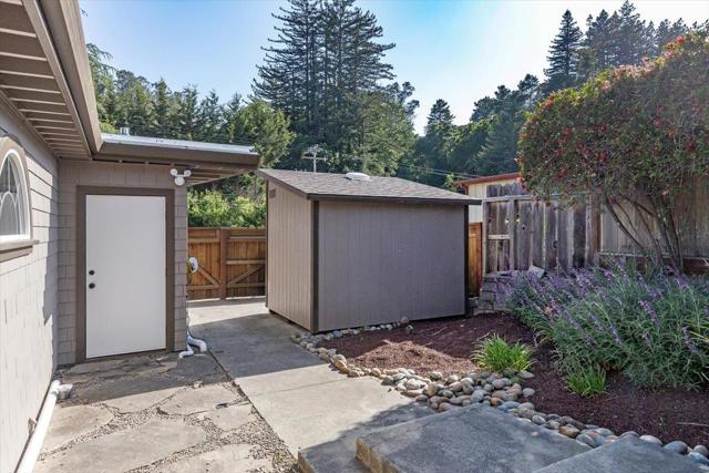 1445 Day Valley Road, Aptos CA: https://media.crmls.org/mediaz/a38d8a49-69bd-466e-8611-5f8fc8195e97.jpg