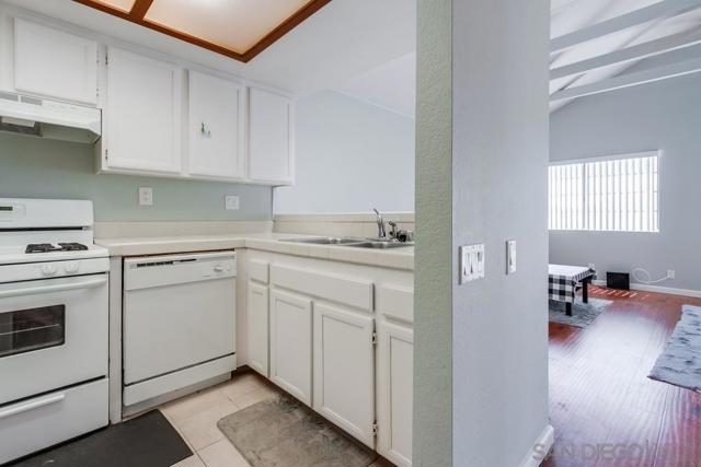 4527 Contour Blvd., San Diego CA: https://media.crmls.org/mediaz/a38dc535-fdba-45c4-b6f6-924602dcca85.jpg