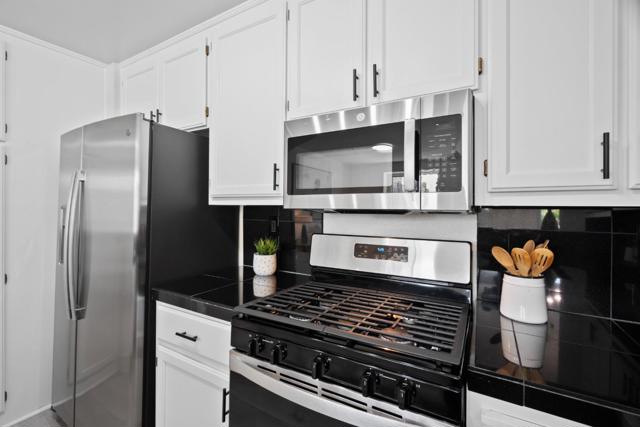 700 Baltic Circle, Redwood City CA: https://media.crmls.org/mediaz/a38e2167-a8fd-43bf-8a8d-586dfa2ce215.jpg