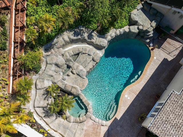6937 Paseo Laredo, La Jolla CA: https://media.crmls.org/mediaz/a38e9aa8-2bfa-4b29-9894-5d0e7ad8ea6f.jpg