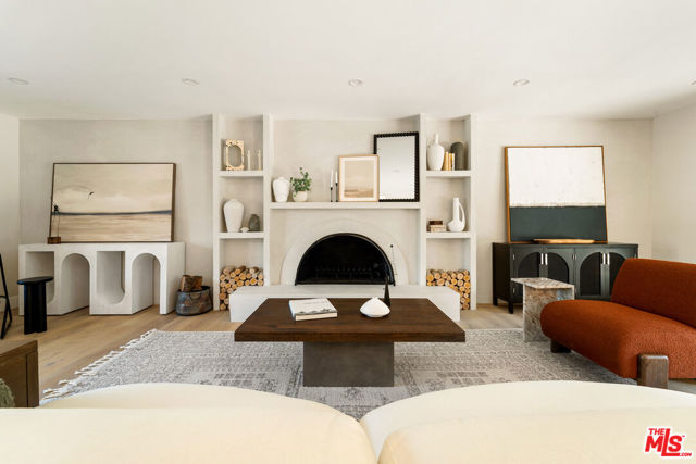 22824 Margarita Drive, Woodland Hills CA: https://media.crmls.org/mediaz/a38eae40-d9aa-4b51-88de-2d32933e68f9.jpg