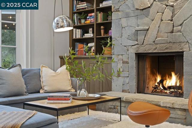 15 Cascade Ln, Orinda CA: https://media.crmls.org/mediaz/a38eb47e-32ad-472c-bfca-cf4093928ee6.jpg