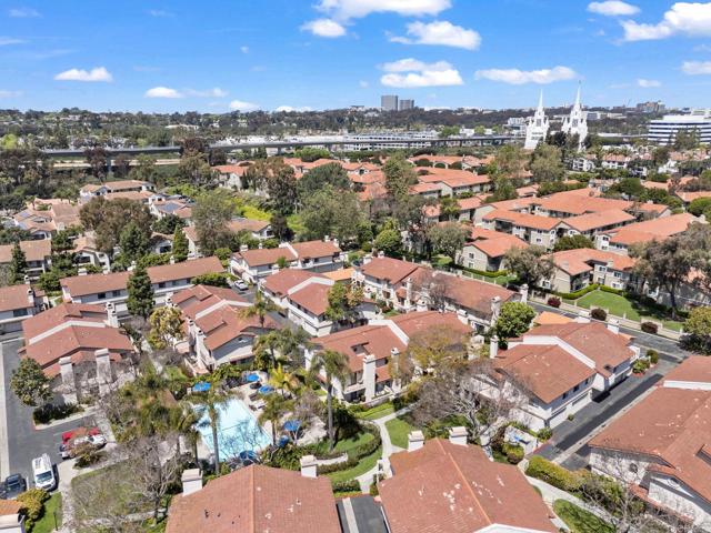7636 Palmilla Drive, San Diego CA: https://media.crmls.org/mediaz/a38ed994-f0a8-4f29-bf7d-bfb198cd1916.jpg
