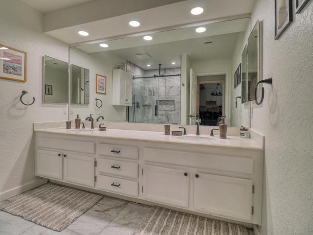 171 Winterhaven Circle, Palm Desert CA: https://media.crmls.org/mediaz/a38ef89c-b55c-4aa9-9a54-52e7f276f608.jpg