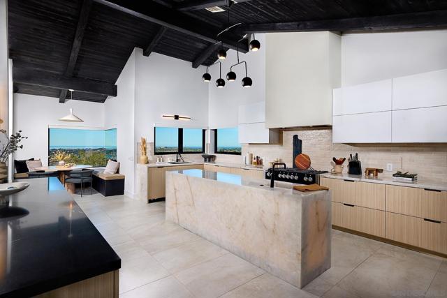 7117 Obelisco Cir, Carlsbad CA: https://media.crmls.org/mediaz/a3905227-dd63-42a2-8831-fa9b0c6d0812.jpg