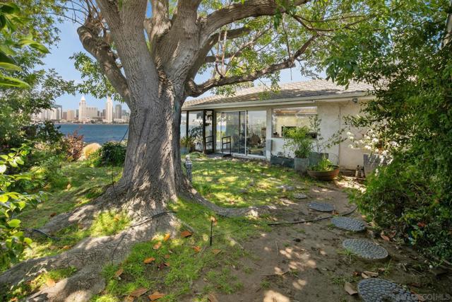 515 1st St, Coronado CA: https://media.crmls.org/mediaz/a39096b6-b533-41a7-a31c-30cdc7f3e170.jpg