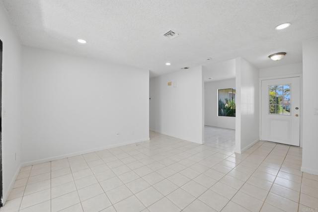 Detail Gallery Image 5 of 29 For 155 Fireside St, Oceanside,  CA 92058 - 3 Beds | 1 Baths