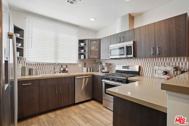 4541 Colfax Avenue, Studio City CA: https://media.crmls.org/mediaz/a3916249-d9a6-47f8-973c-3f97dac9d776.jpg