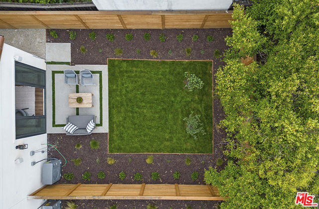 1278 Meadowbrook Avenue, Los Angeles CA: https://media.crmls.org/mediaz/a391be0e-34b7-4958-ab03-2d8297999b3f.jpg