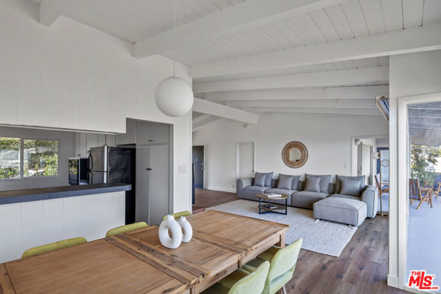 9432 Sierra Mar Place, Los Angeles CA: https://media.crmls.org/mediaz/a391fe53-b01d-41fe-956b-dcff7e80a5ad.jpg