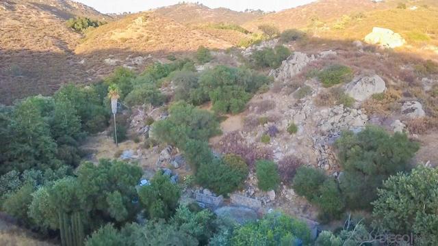 19360 Camino Vista Rd., Ramona CA: https://media.crmls.org/mediaz/a3921630-3e88-49ad-b0ff-e0ae6d6cdad4.jpg
