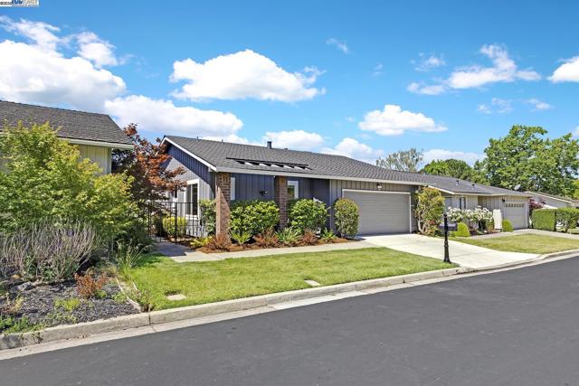 551 Cambrian Way, Danville CA: https://media.crmls.org/mediaz/a39250cc-1425-4235-93af-18d259a94cf0.jpg