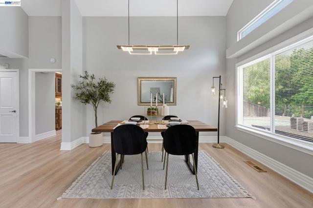 1782 Whitecliff Way, Walnut Creek CA: https://media.crmls.org/mediaz/a3943a1e-ec0c-44a1-8473-72c47305569a.jpg