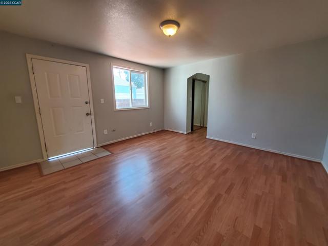 766 38Th St, Richmond CA: https://media.crmls.org/mediaz/a3943af0-2296-4262-a67e-3f2121ac37e8.jpg