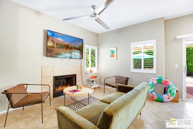 2162 Shannon Way, Palm Springs CA: https://media.crmls.org/mediaz/a394441a-a7c6-4647-b7e5-5dfb0e2c641c.jpg