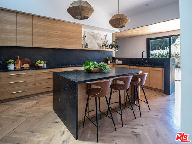 4587 Don Felipe Drive, Los Angeles CA: https://media.crmls.org/mediaz/a39446eb-ec17-447f-b7ef-2758ca9ac5b5.jpg