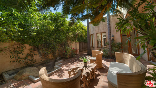 23349 Malibu Colony Road, Malibu CA: https://media.crmls.org/mediaz/a394770e-1367-40fc-af17-12b5e063fd3f.jpg