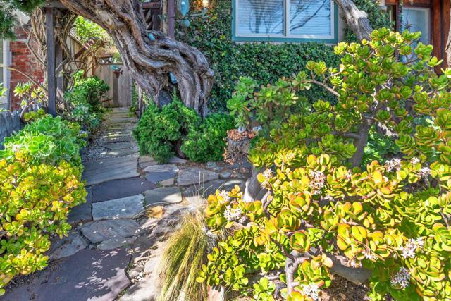 4355 Opal Cliff Drive, Santa Cruz CA: https://media.crmls.org/mediaz/a3953db9-1709-45fe-9c85-f115053d78b5.jpg