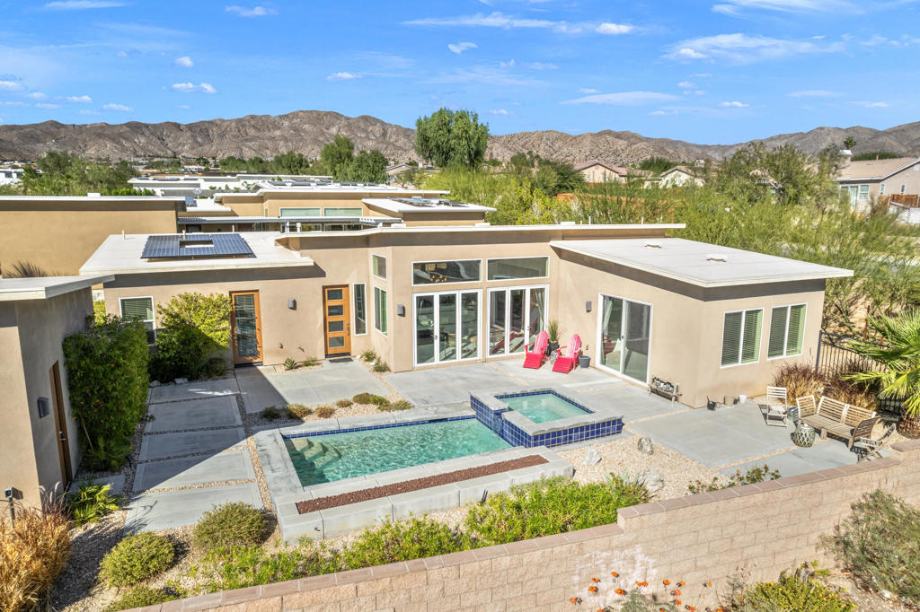 13996 Avenida La Vista