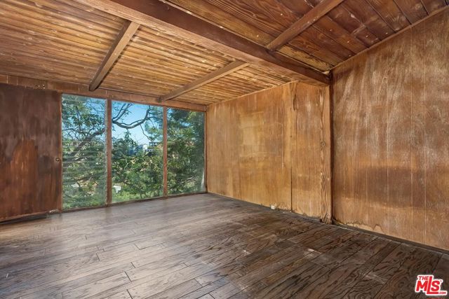 8305 Yuma Place, Los Angeles CA: https://media.crmls.org/mediaz/a395dda2-e655-4420-bee5-98c94378429d.jpg